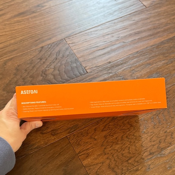 NWT Windshield Cleaner with Extendable Handle - Picture 2 of 16